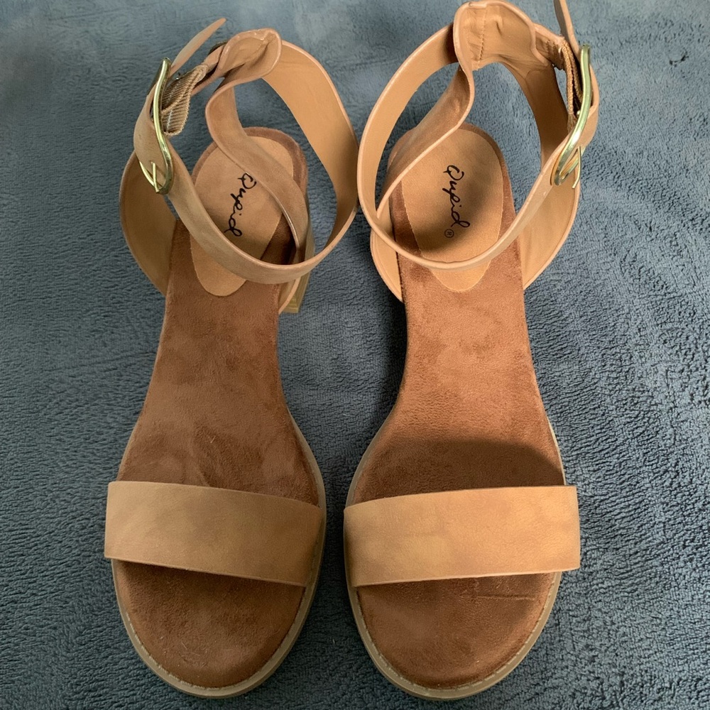 Qupid sandals size 7